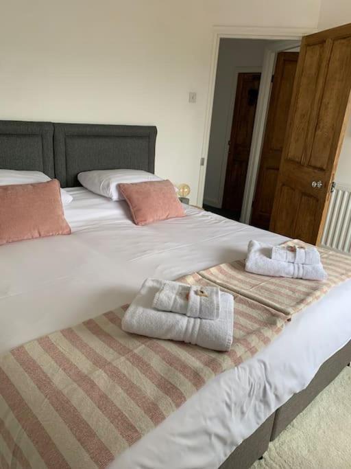 Villa Mountain Views In The Heart Of Brecon Town Extérieur photo