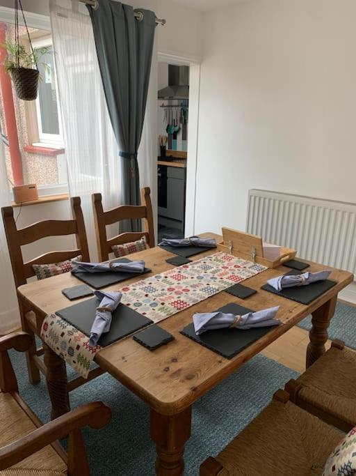 Villa Mountain Views In The Heart Of Brecon Town Extérieur photo