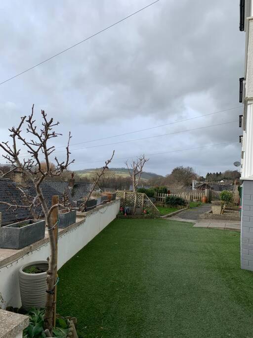 Villa Mountain Views In The Heart Of Brecon Town Extérieur photo