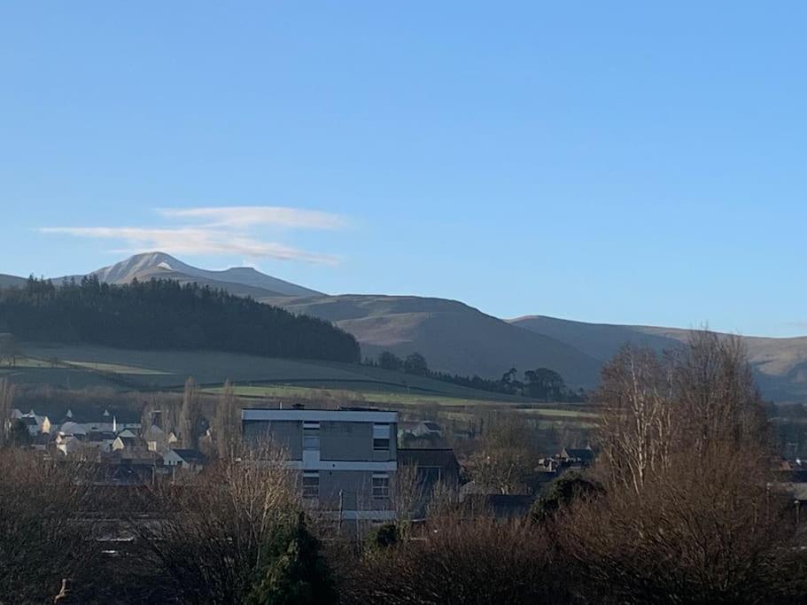 Villa Mountain Views In The Heart Of Brecon Town Extérieur photo